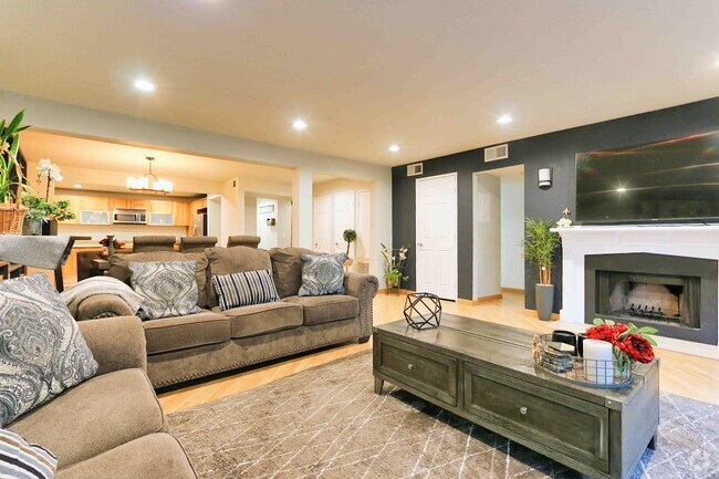 Building Photo - 18324 Clark St Unit 205 Rental
