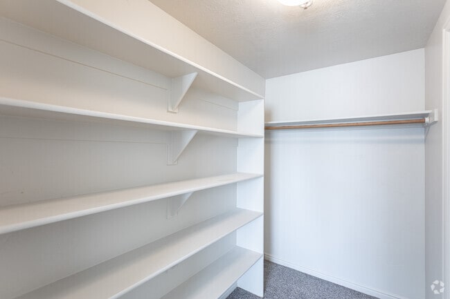 2BR Primary Bedroom Closet