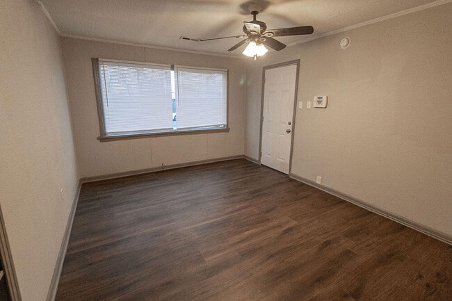 Photo - 210 Highview Ave