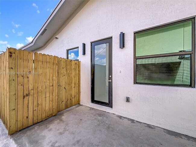 Photo - 406 NW 41st St Unit 406