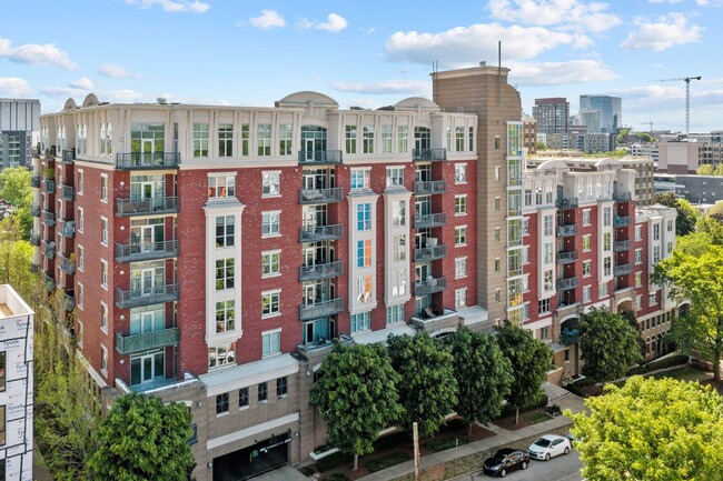 Building Photo - Your dream condo in the heart of Raleigh! Unit 502