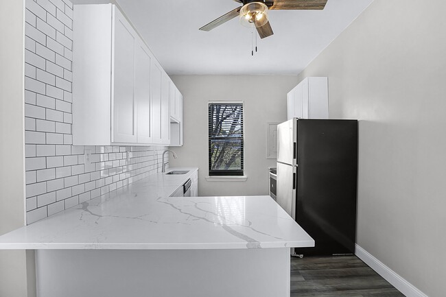 Building Photo - 2519 S 9th St Unit 1