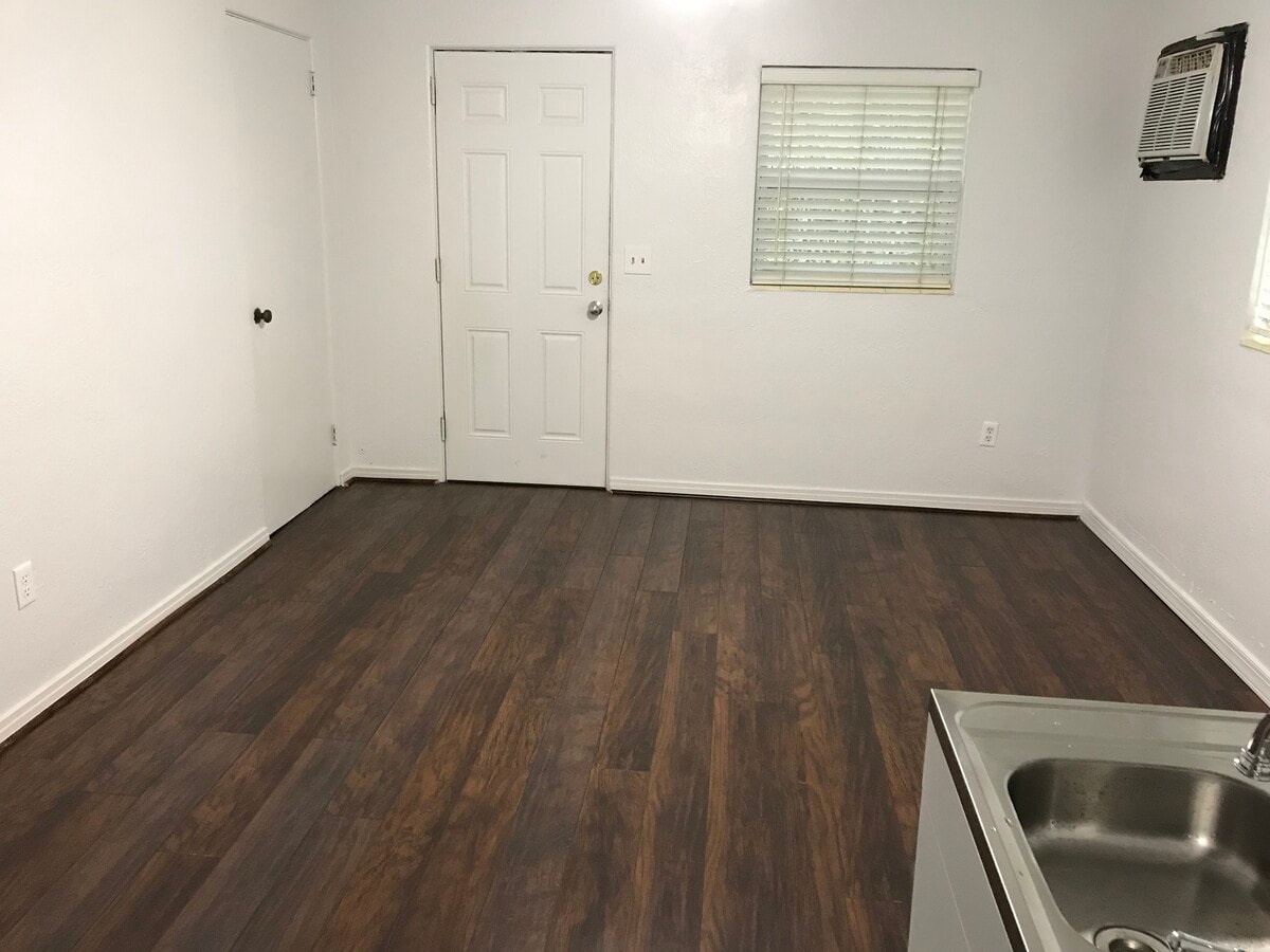 Photo - 100 E Smith St Unit Efficiency