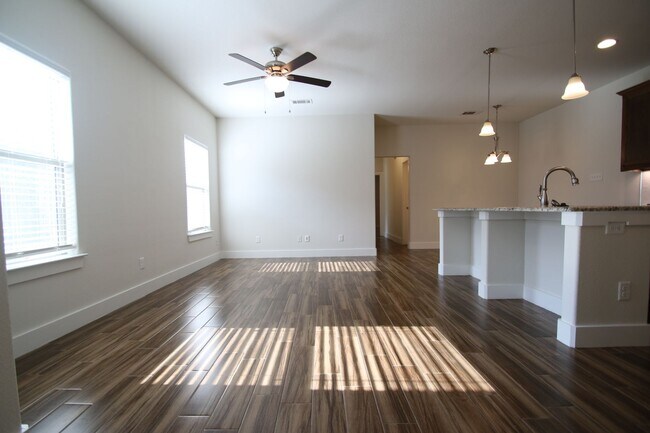 Photo - 8033-8035 Arbor Unit 8033