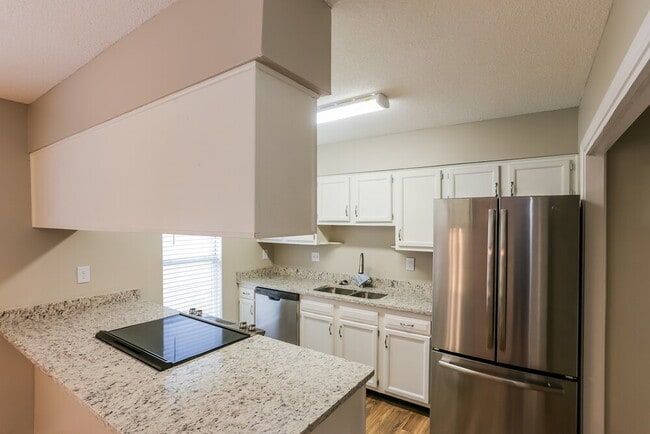 Photo - 6500 Cornwall Rd