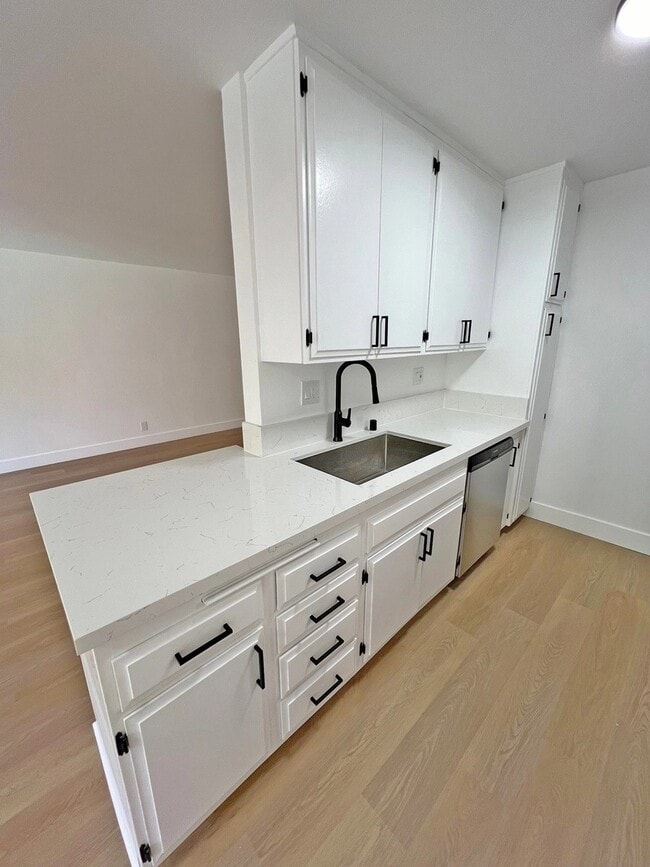 Photo - 118 S Wetherly Dr Unit 105