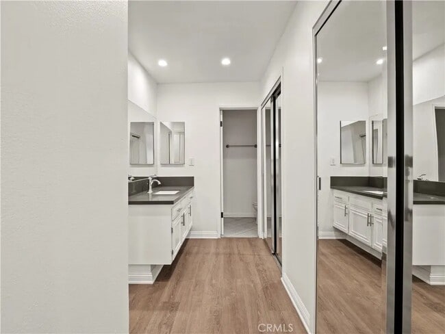 Photo - 5334 Lindley Ave Unidad 325