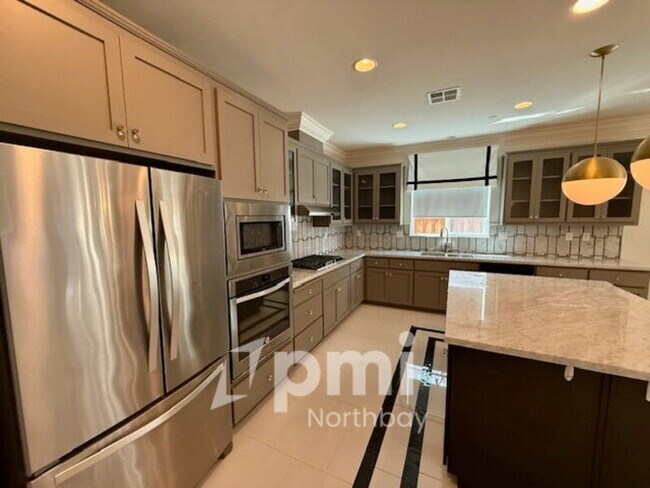 Photo - 1994 Clyde Jean Pl