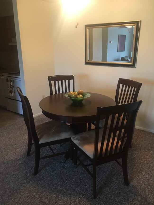 dining room - Pinebrook Tower Apartments