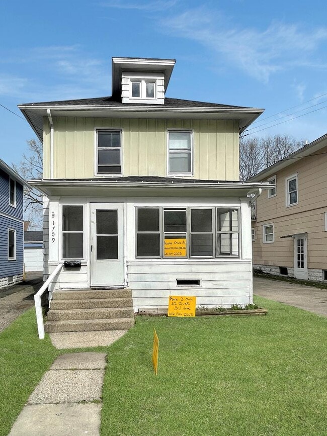 Building Photo - 1709 Maplewood Ave Rental