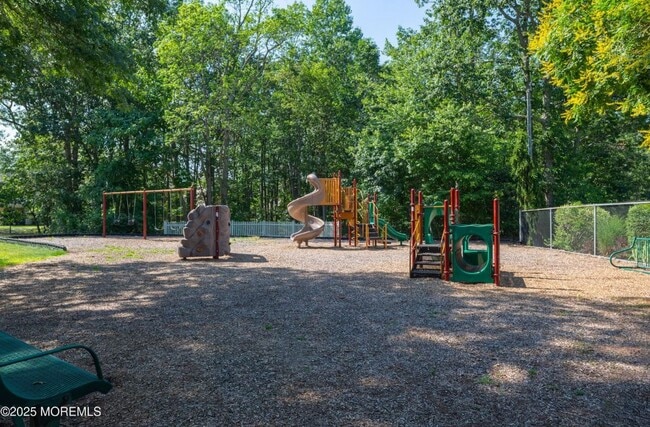 Photo - 106 Whispering Oaks Way