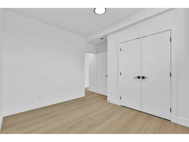 Photo - Suite-167xx 16A STREET