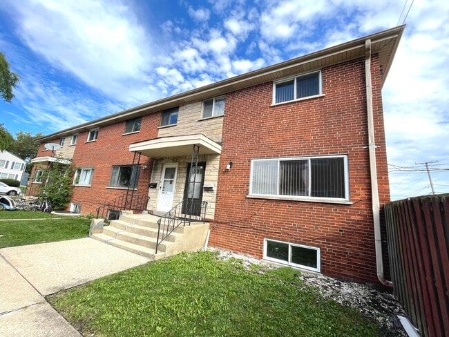 Building Photo - 503 James Ct