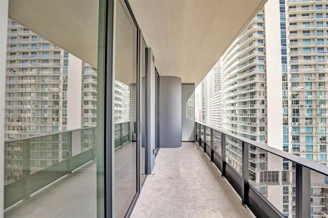Photo - 1000 Brickell Plaza Unidad 1904 Rental