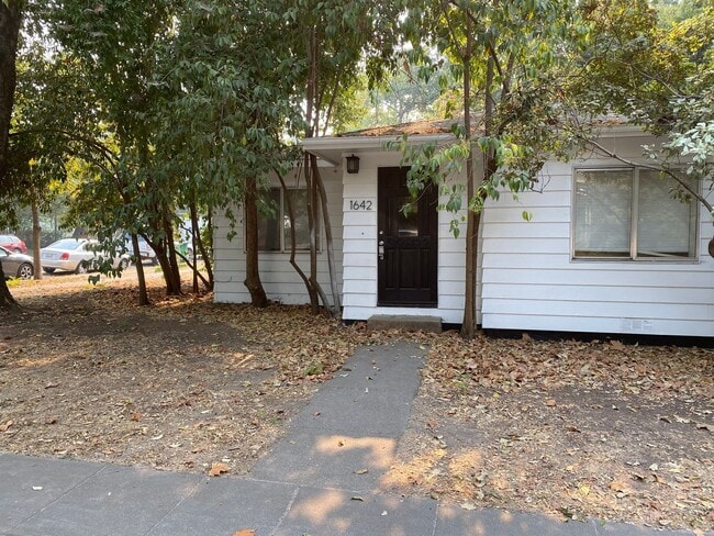 Building Photo - Cute Updated Home Near Shopping and Downtown Chico