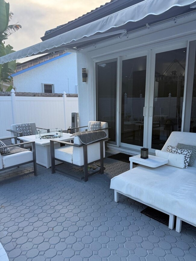 Photo - 830 Bailey St