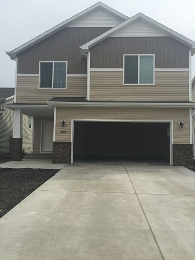 3 Bed 3 Bath Single Family Home in Deer Creek - 3 Bed 3 Bath Single Family Home in Deer Creek