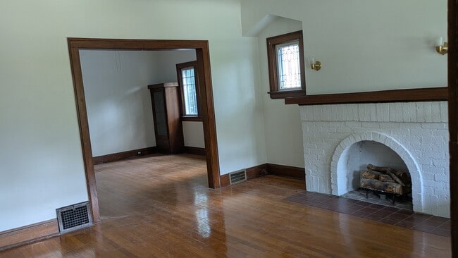 Building Photo - 2438 Woodmere Dr Rental