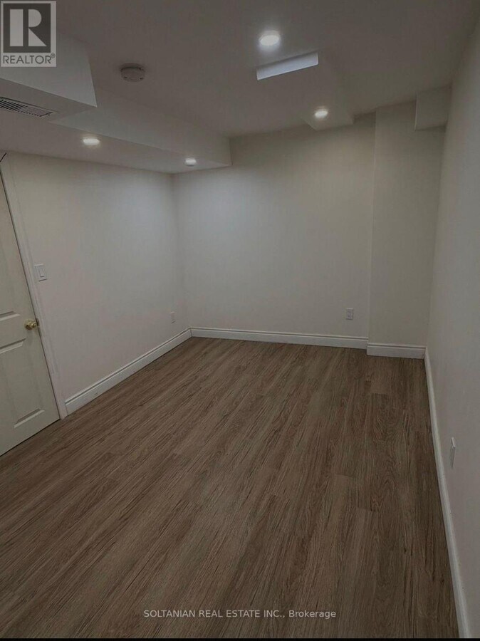 Photo - 110 Warwick Crescent