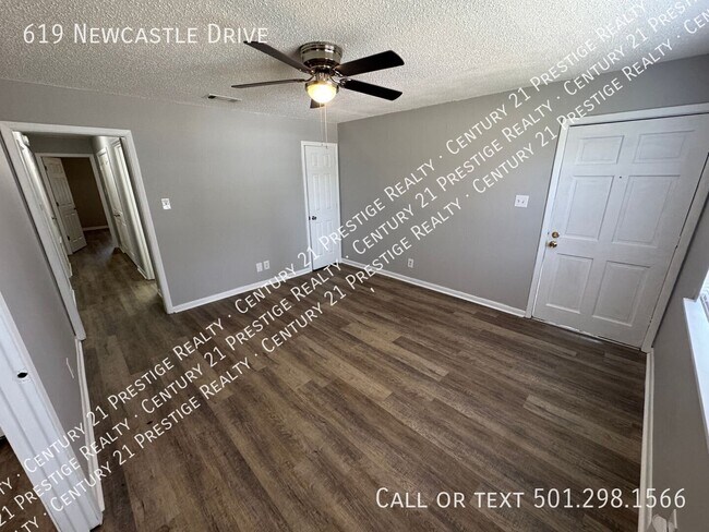 Photo - 619 Newcastle Dr