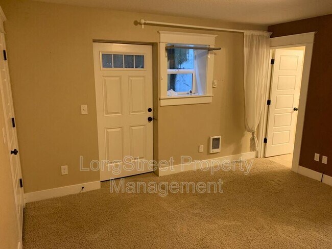 Photo - 532 NE Sumner St Unit B (downstairs)