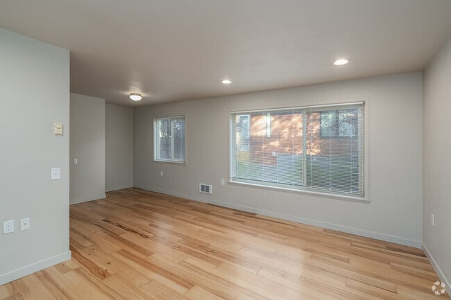 1BR, 1BA - 725SF - Living Room