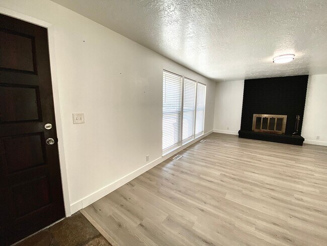 Photo - 3 bedroom 2 Bath 2 Car Garage Single Level Home near Micron and BSU