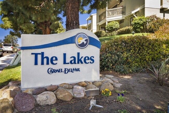 Building Photo - Centrally Located Condo at The Lakes of Carmel Valley!