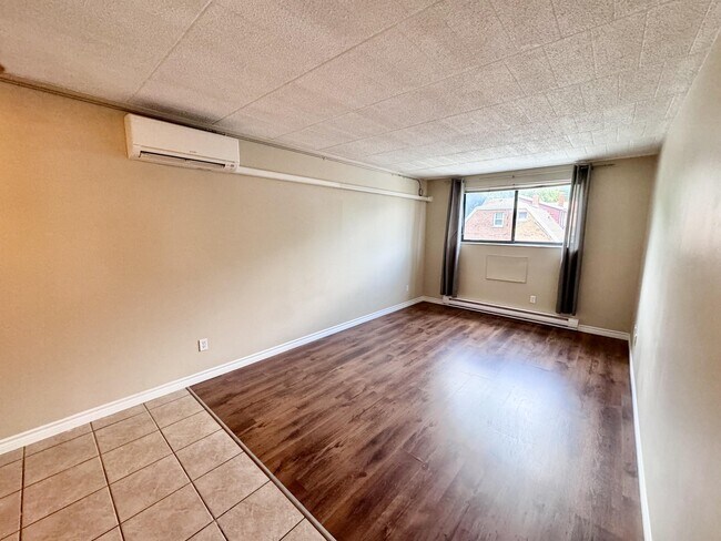 Photo - 360 Tecumseh Rd W Unit 203