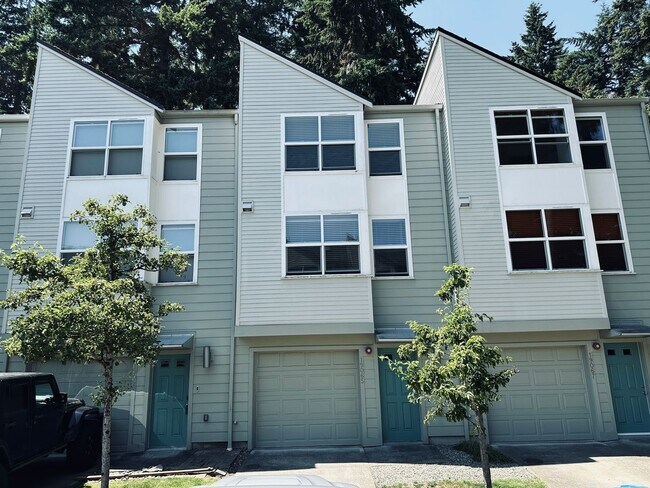 Shoreline - 2 Bedroom plus 1 den/ 2 Bath T... - Shoreline - 2 Bedroom plus 1 den/ 2 Bath T... Townhome