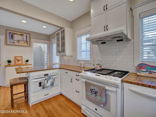 Photo - 106 10th Ave
