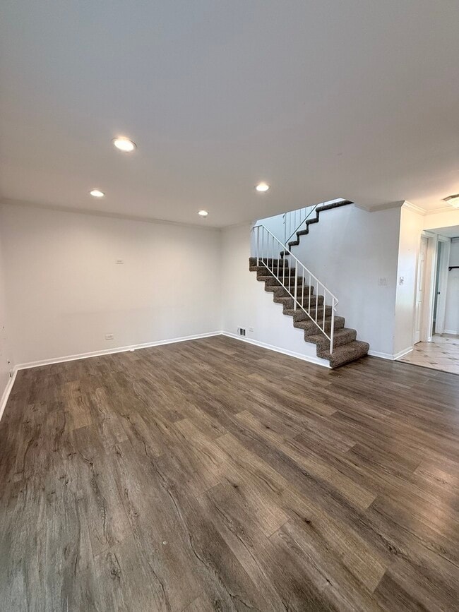 Photo - 2023 Raleigh Pl