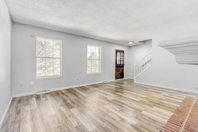 Sala de estar - 8780 E Yale Ave