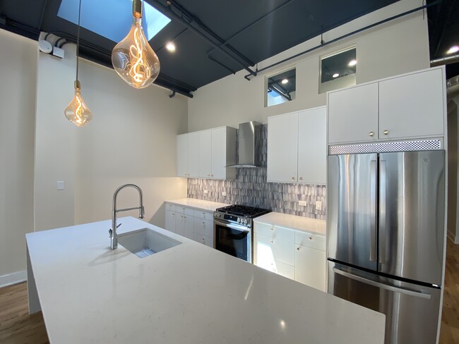 Building Photo - 326 N Michigan Ave Unit 3N Rental