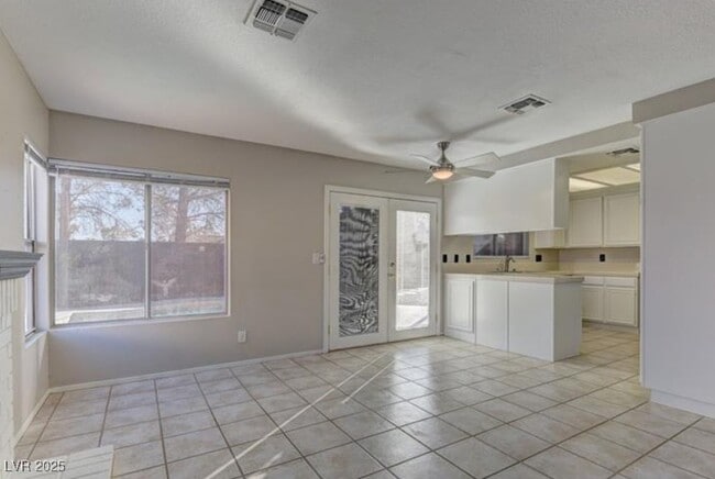 Photo - 356 Amalfi St