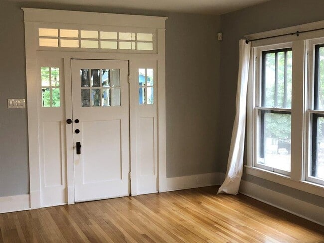 Photo - 2107 Newton St