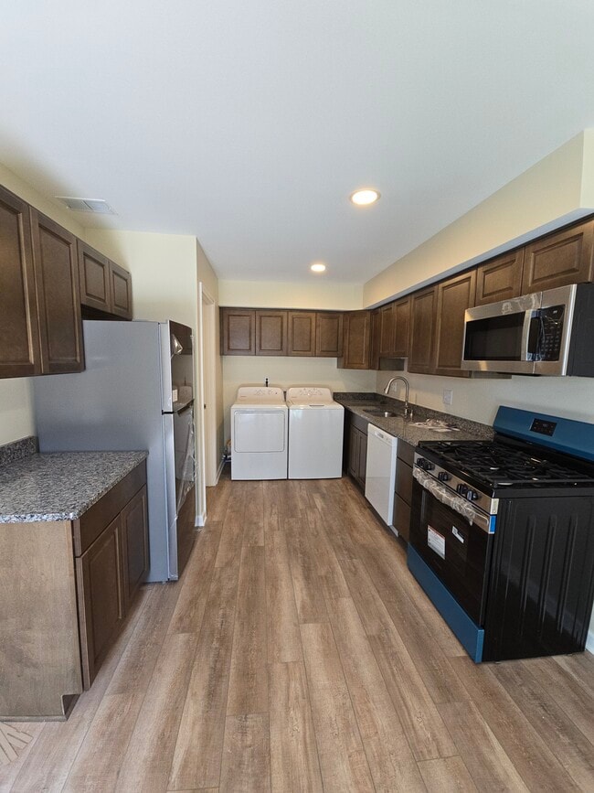 Kitchen - 41215 S Woodbury Green Dr House