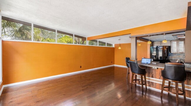 Photo - 1483 Glastonberry Rd