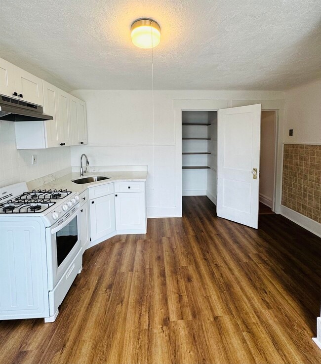 Building Photo - 408 Belgrove Dr