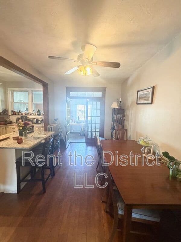 Photo - 318 T St NE