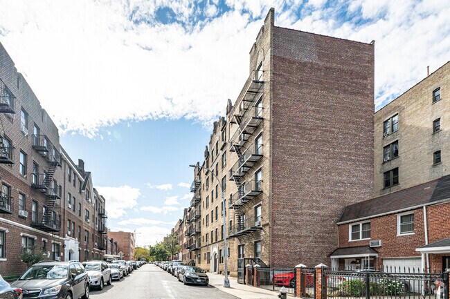 Photo - 3230 93rd St