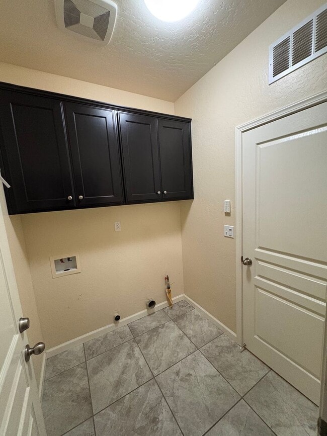 Photo - SE Visalia home Available Now!