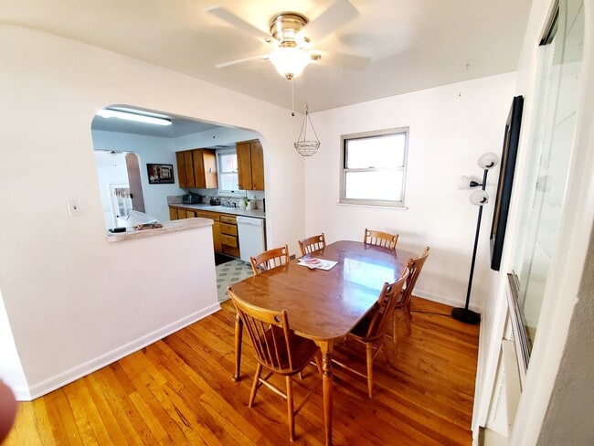 Photo - 910 Bungalow Ct Unidad Whole house