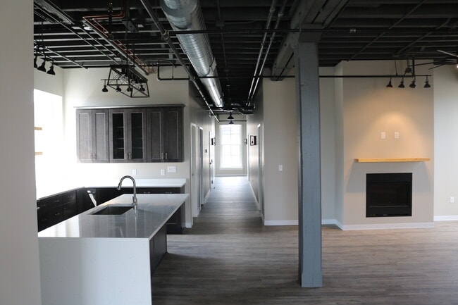 Building Photo - 628 Washington St Unit 3rd Floor Rental