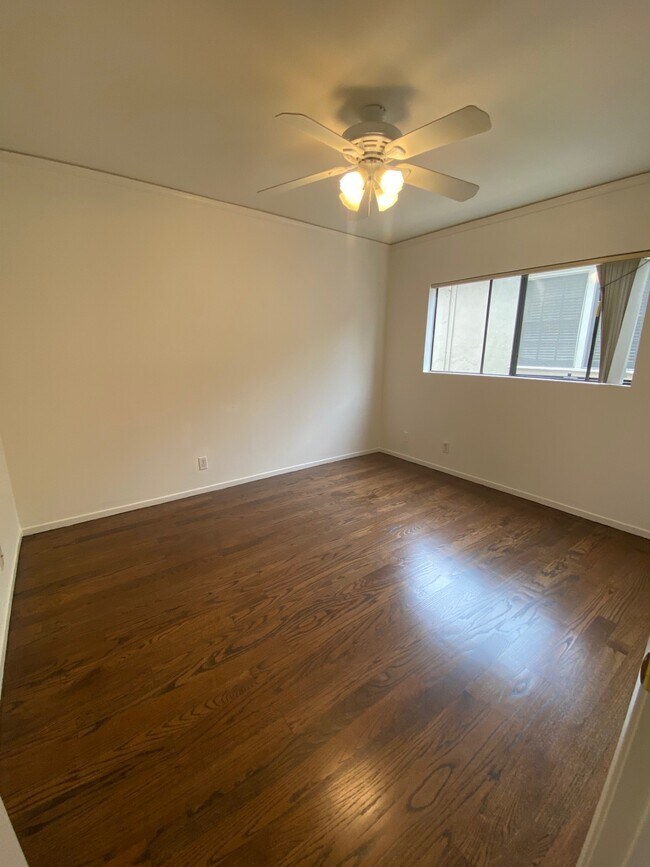 Dining room - 10330 Riverside Dr