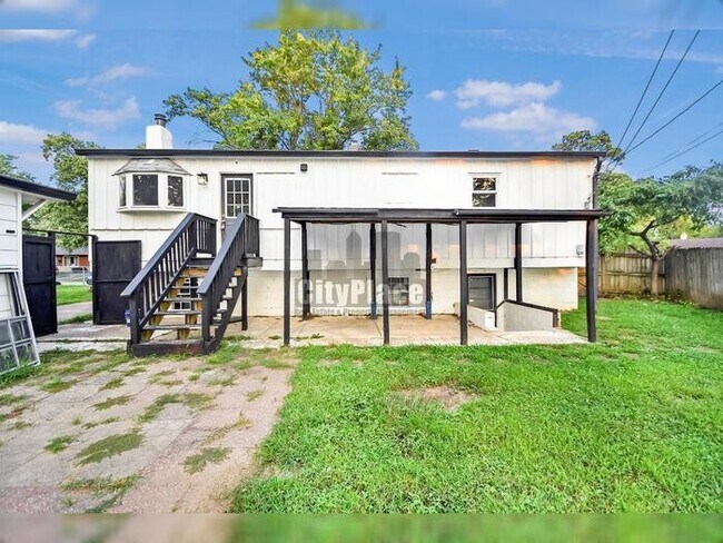 Photo - 3202 Macarthur Ln