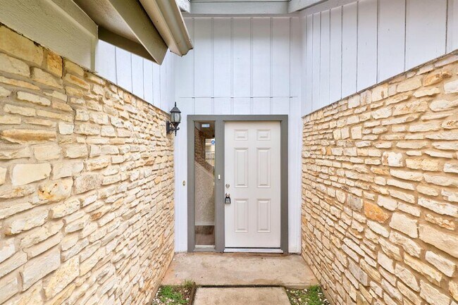 Photo - 200 Woodmont Dr