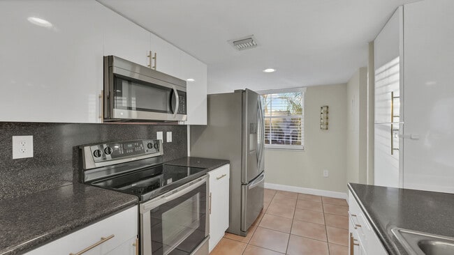 Photo - 4635 NW 97th Pl Unidad 158