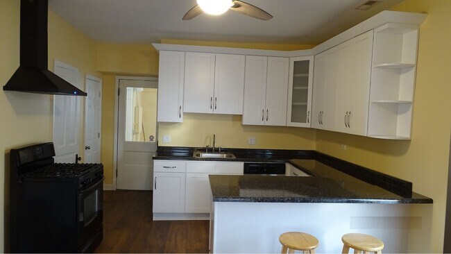 Photo - 5622 N Mango Ave Apartamento Unidad 2Nd Floor Rear