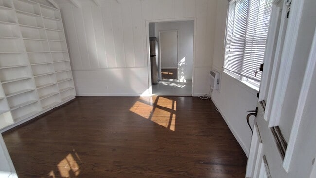 Living Room - 920 N Hayworth Ave